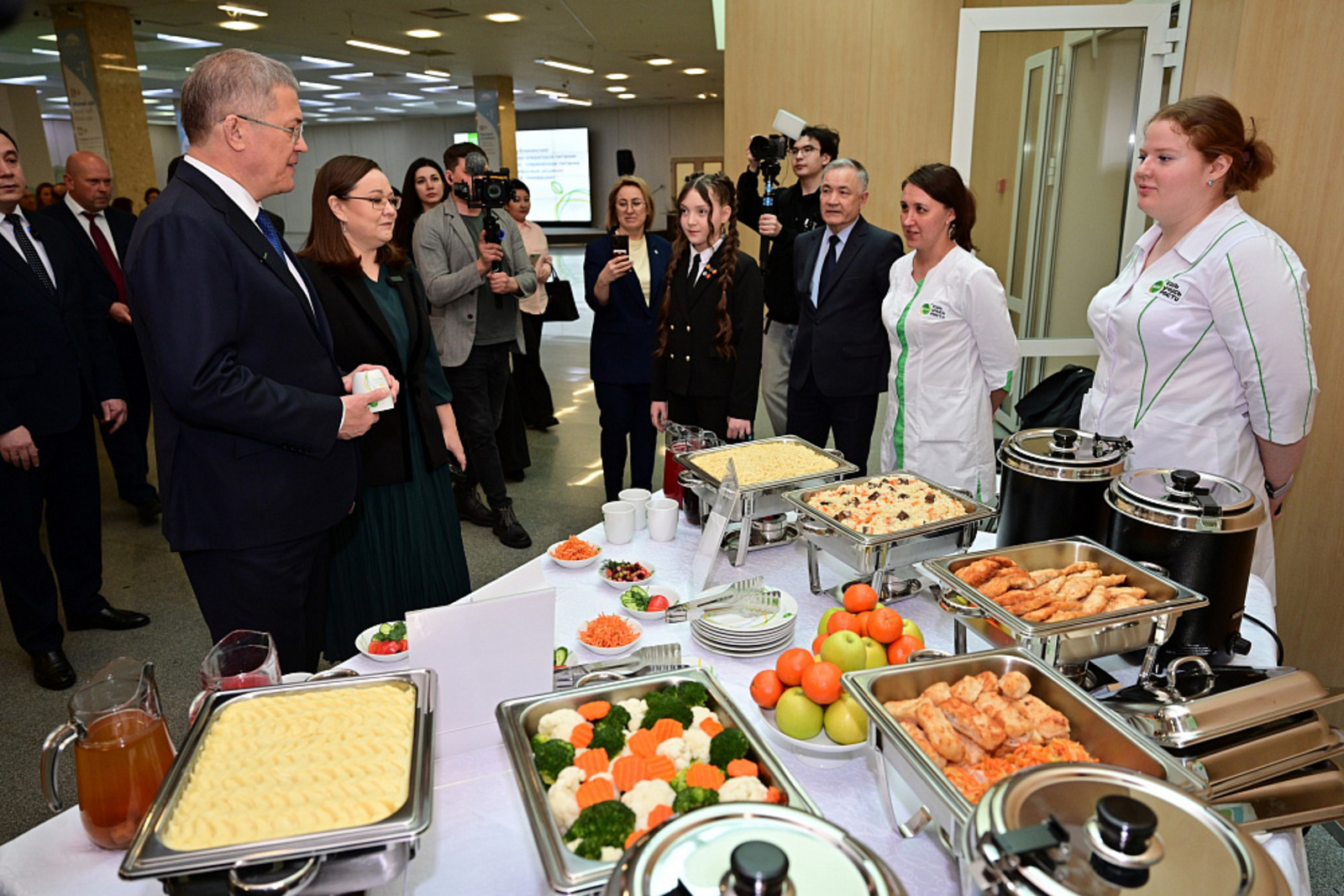 Социальное питание – важнейшая составляющая здоровья наших детей – Радий Хабиров