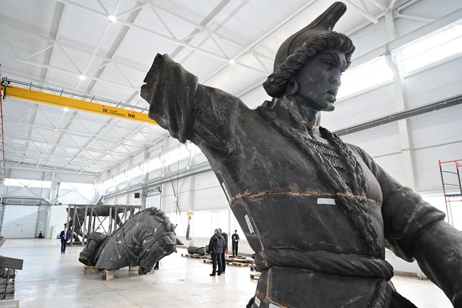 Радий Хабиров ознакомился с ходом реставрации памятника Салавату Юлаеву