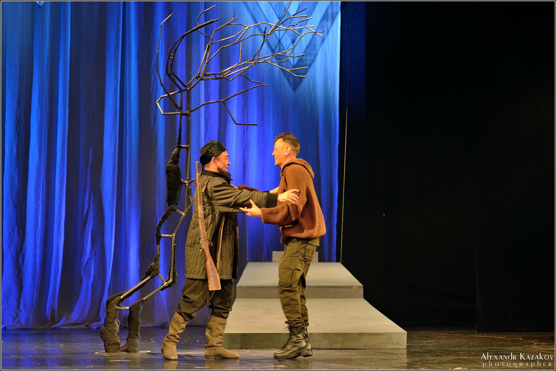 Тоғролоҡ һәм хыянат, һөйөү һәм нәфрәт