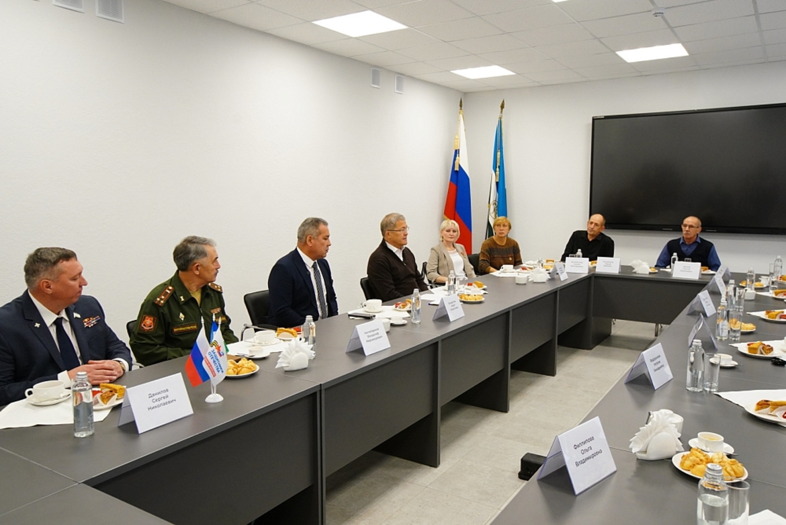 Һәләк булған яугирҙарҙың ғаиләләренә - Шайморатов ордендары