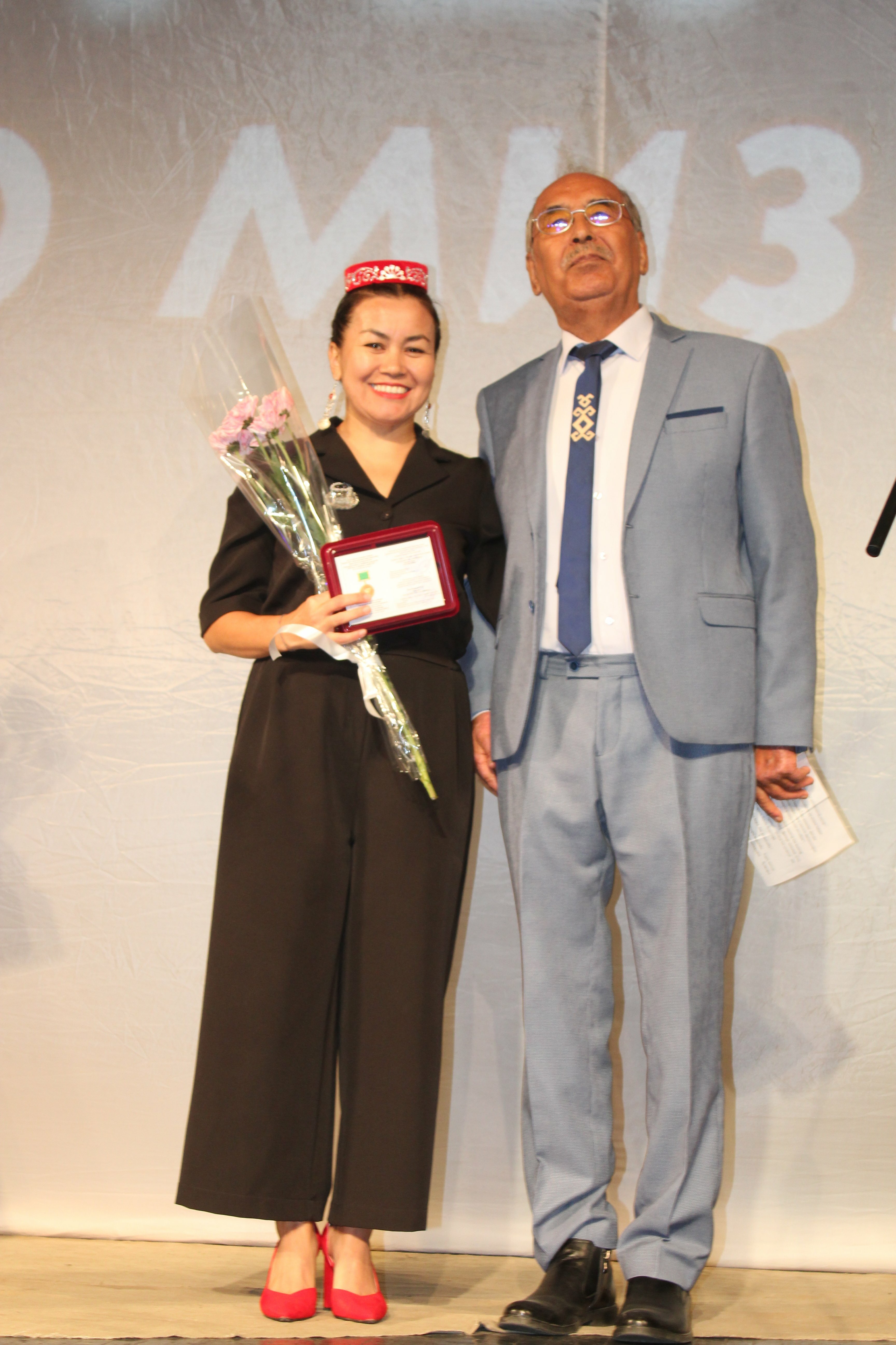 Театр ишектәре йәнә асыҡ