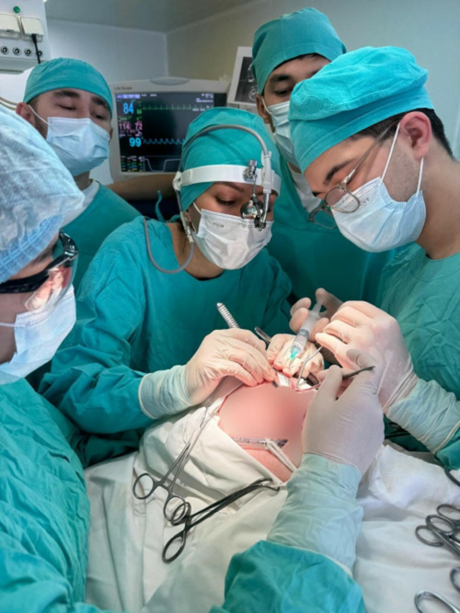 Врачи помогли бойцу СВО восстановить стенки глазницы и лица после боевой травм