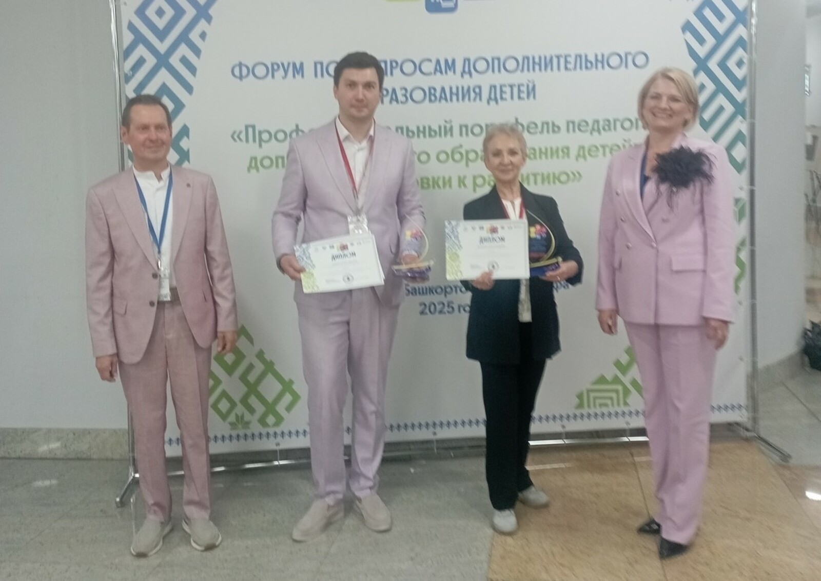 Абсолют еңеүсегә 100 мең һумлыҡ сертификат тапшырылды