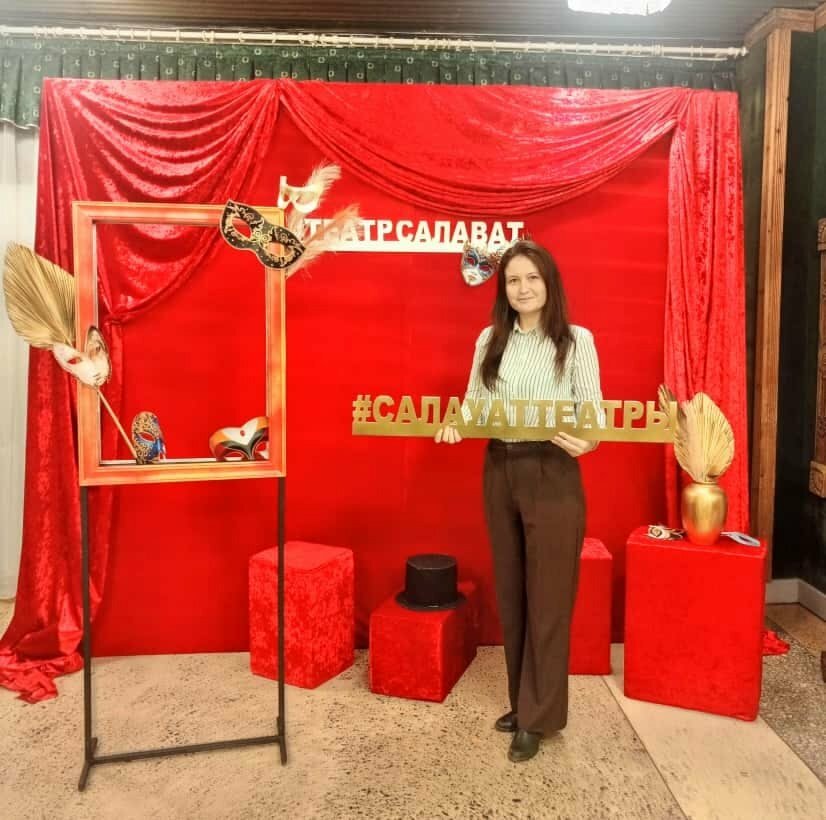 Театр ишектәре йәнә асыҡ