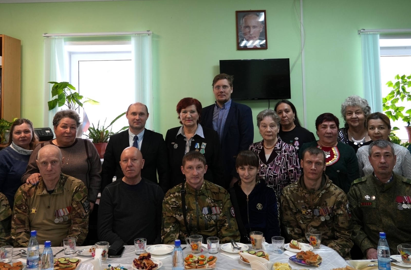 Кемдер - яуҙа, кемдер - тылда