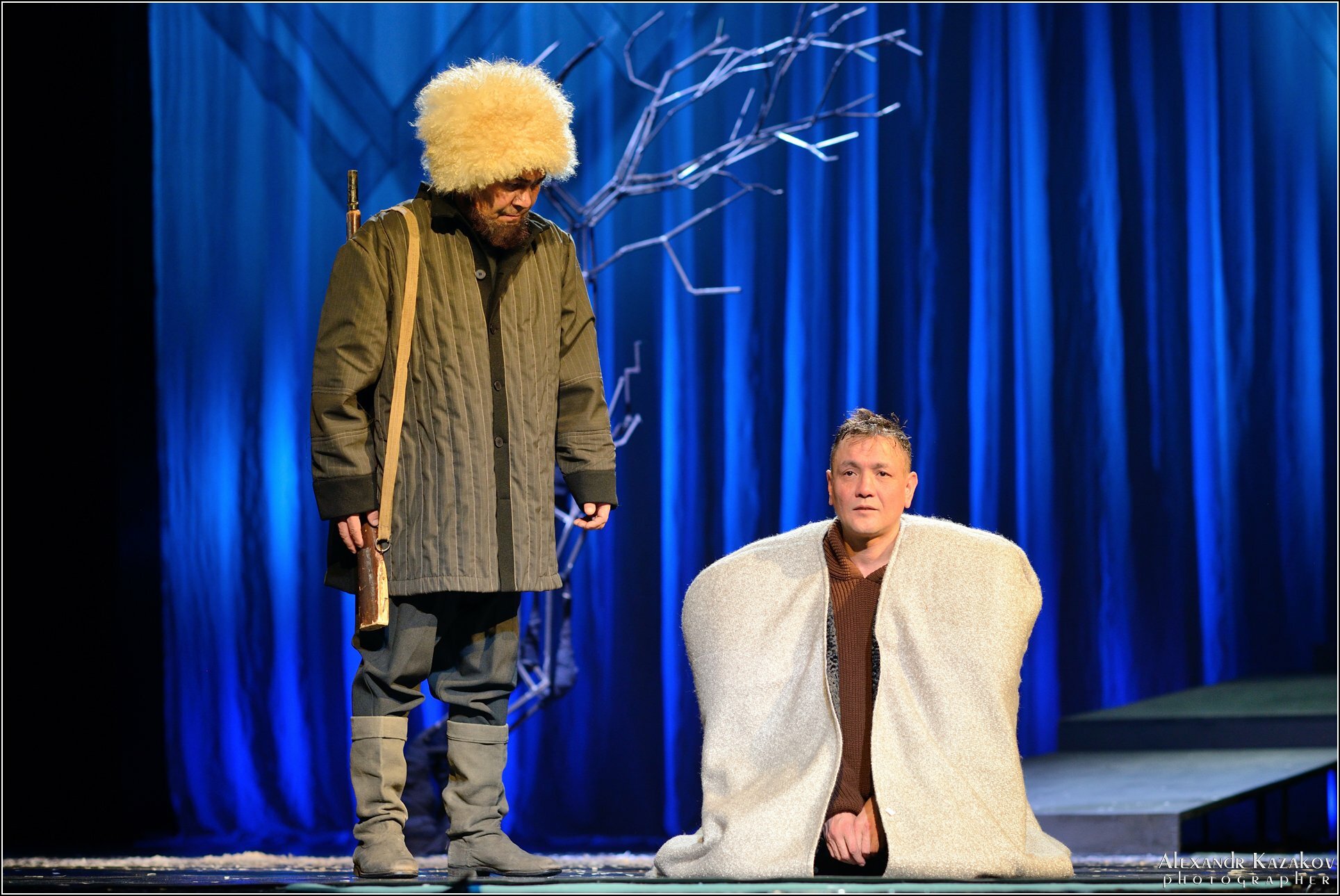 Тоғролоҡ һәм хыянат, һөйөү һәм нәфрәт