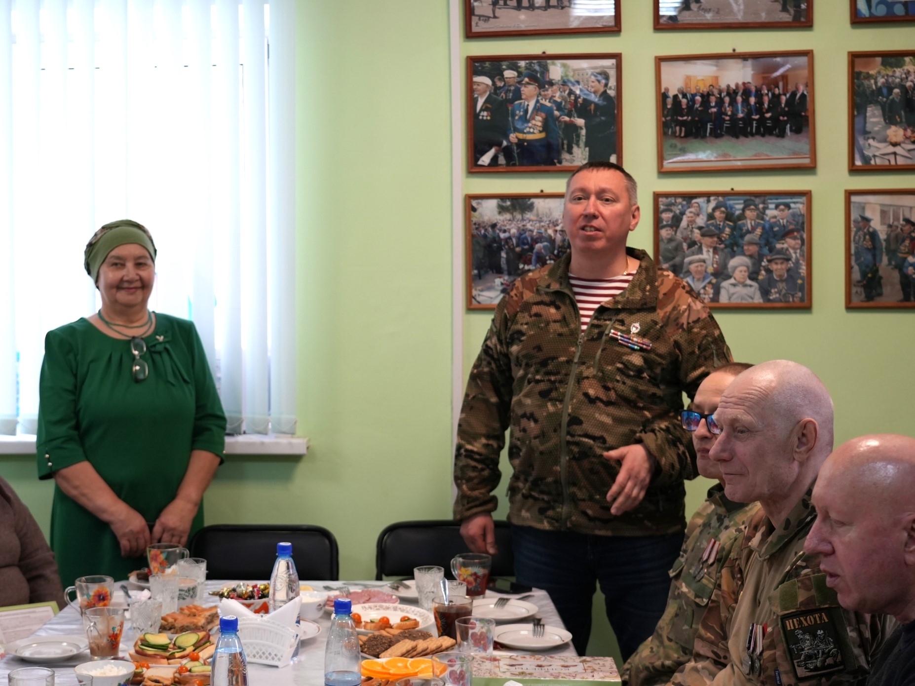 Кемдер - яуҙа, кемдер - тылда