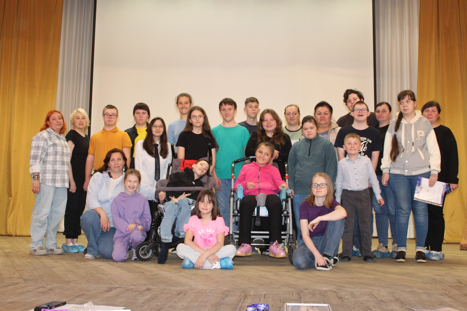 Йондоҙ булып балҡый балалар