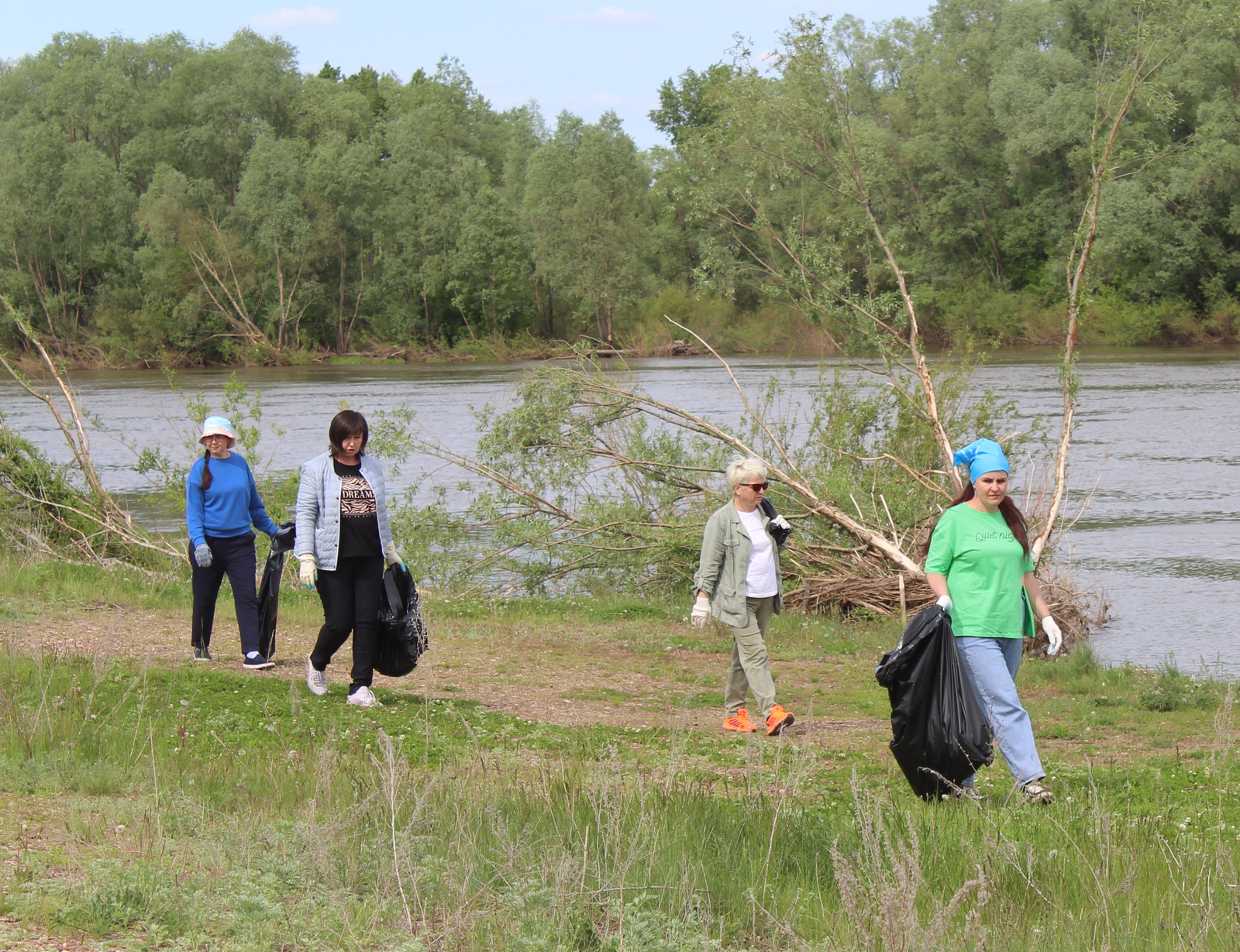 Салауаттар «Рәсәй һыуы» Бөтә Рәсәй акцияһы сиктәрендә экологик өмәлә ҡатнашты